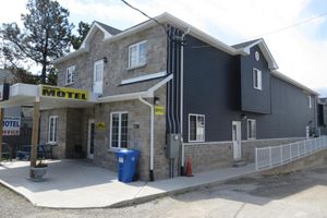 Alojamiento - Travellers Motel - New Wing