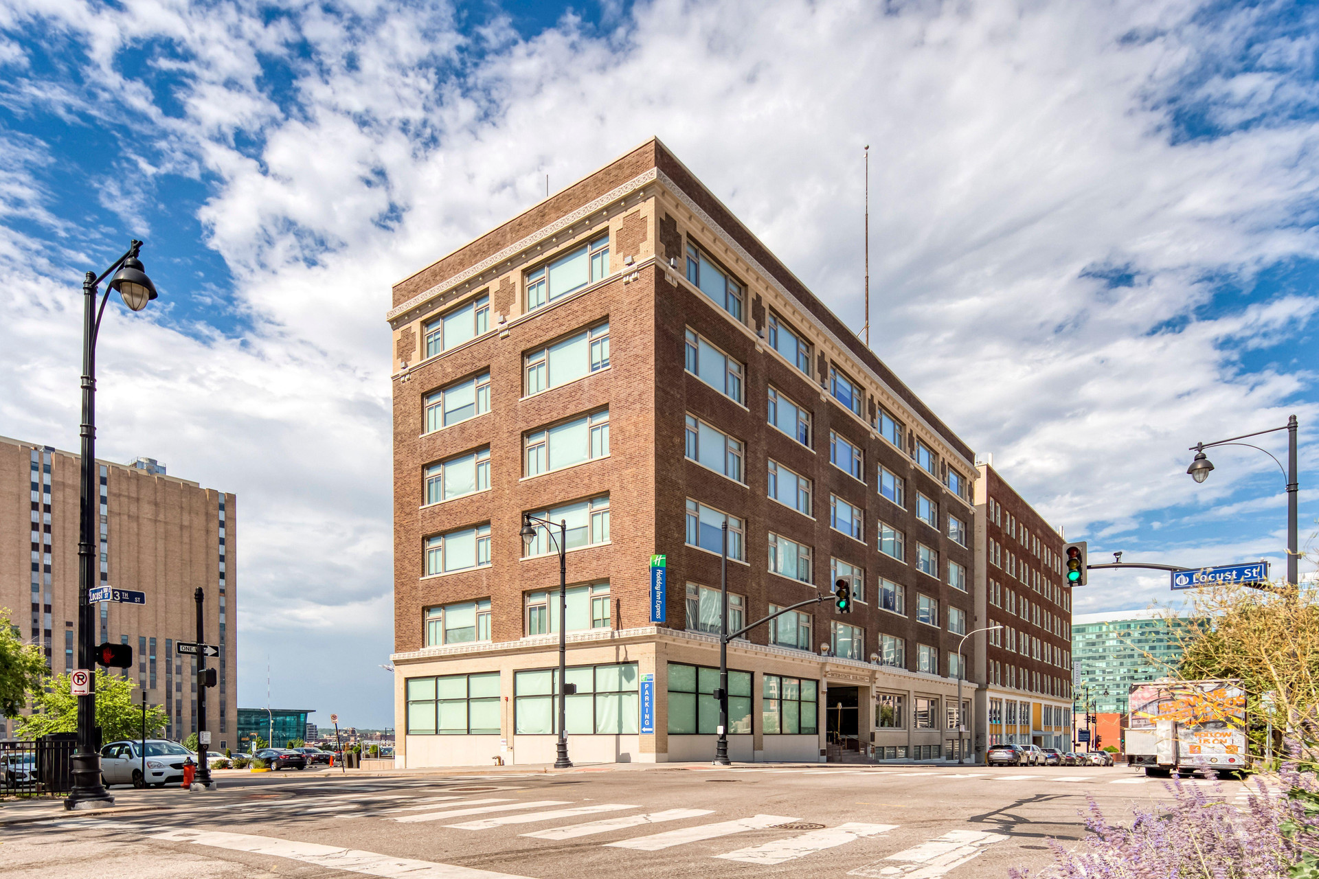 Vista Exterior Holiday Inn Express Kansas City Downtown by IHG