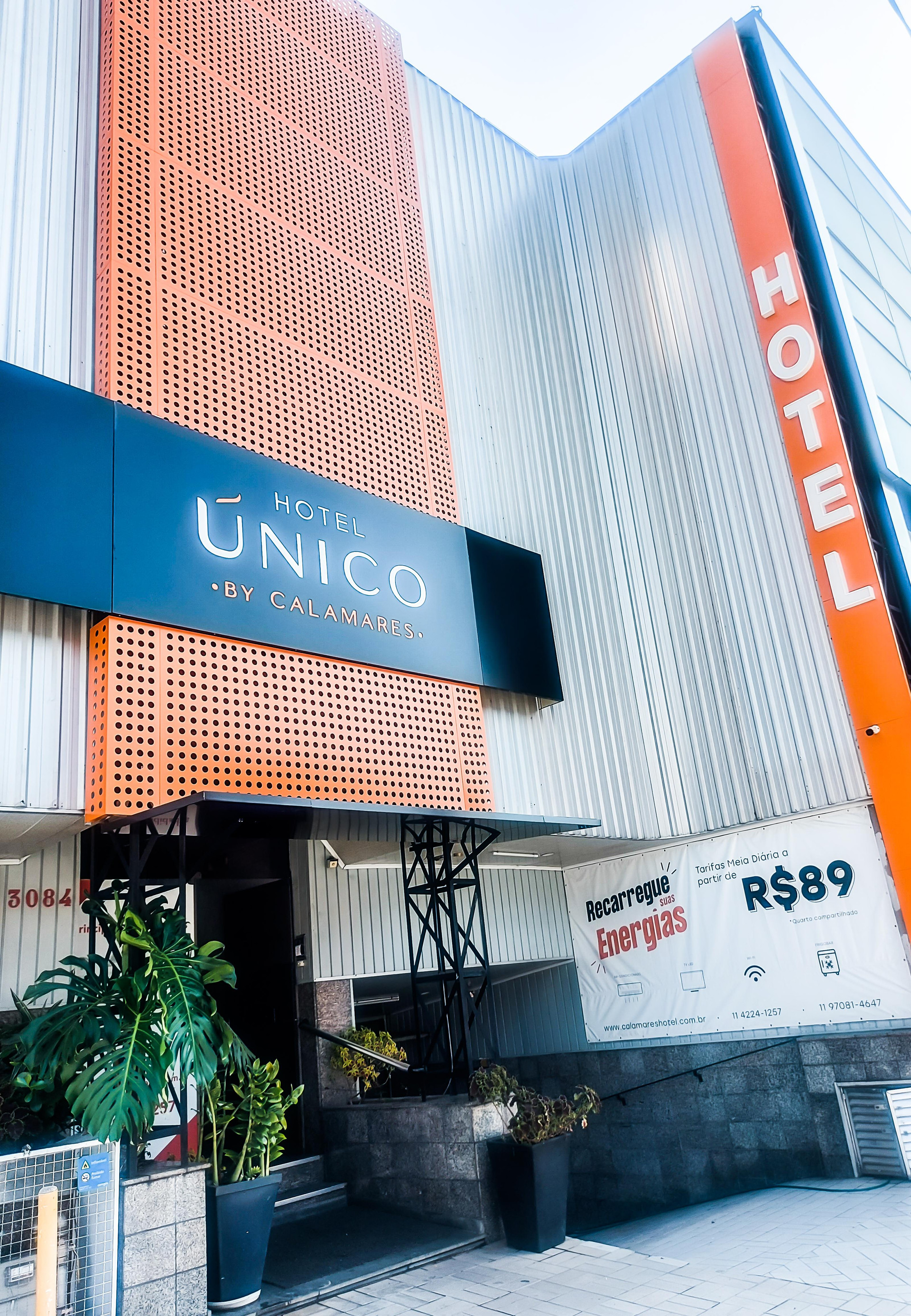 Vista Exterior Calamares Hotel