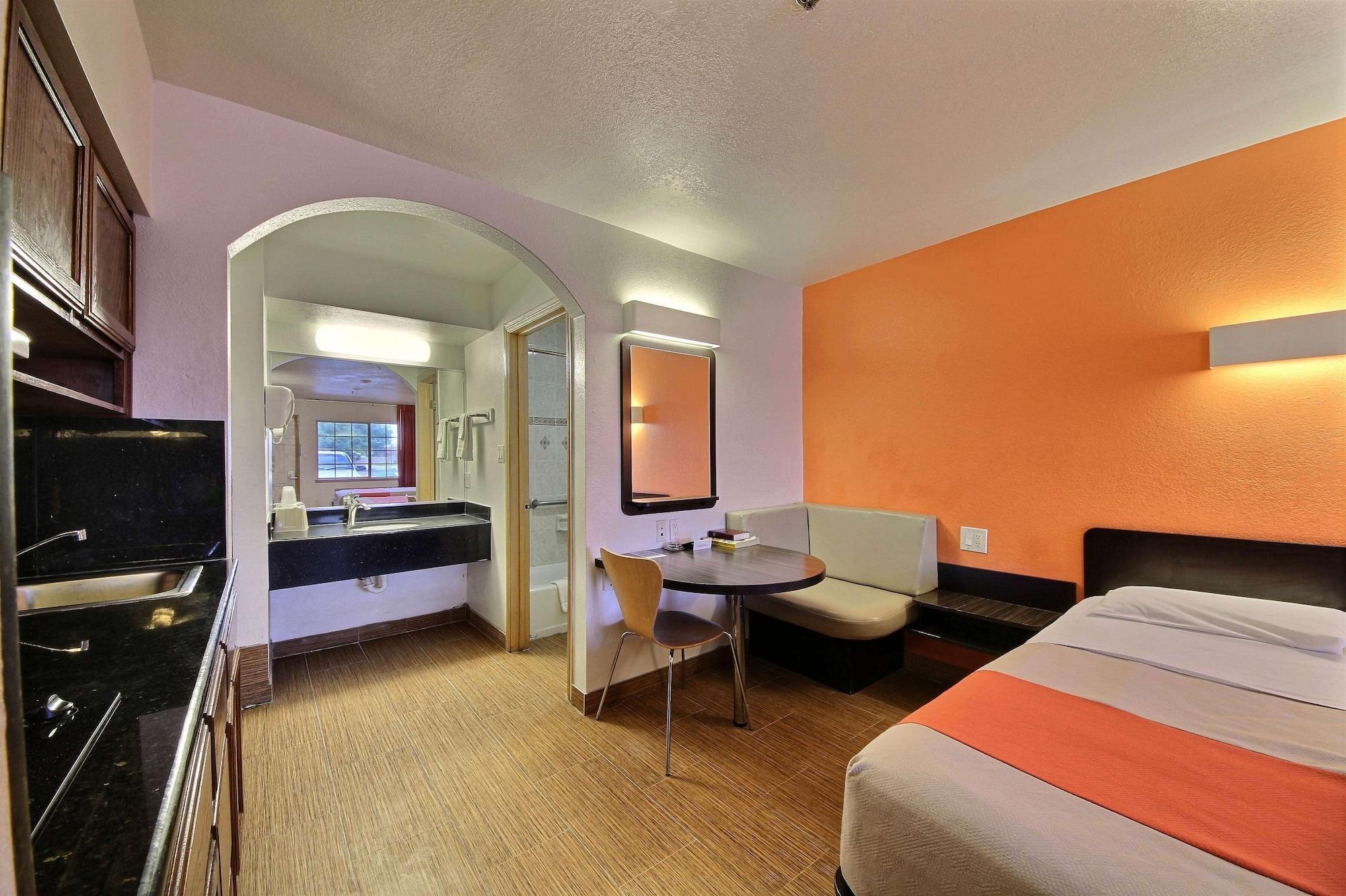 Set de Habitación Motel 6 Edinburg, TX