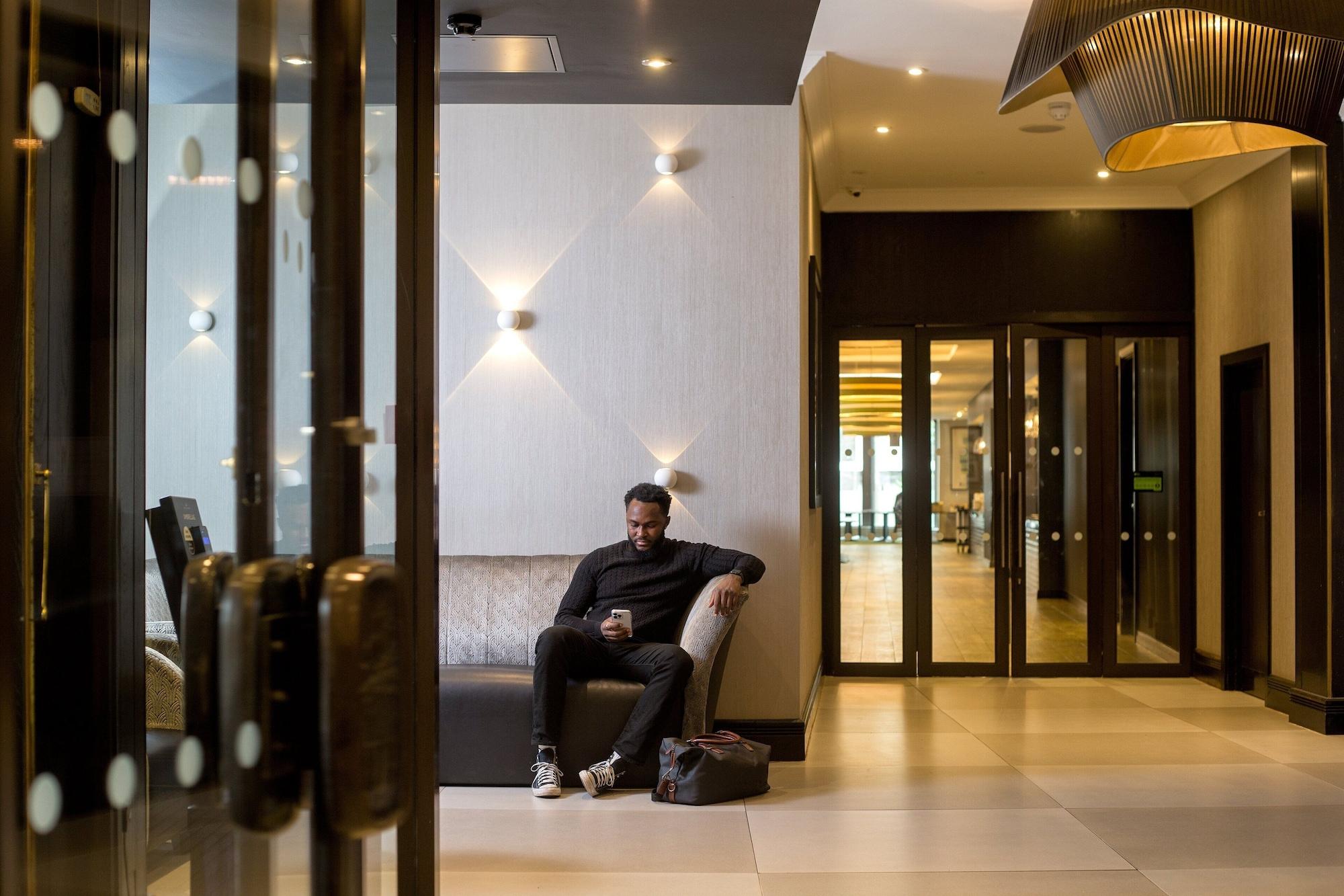 Vista Lobby President Hotel