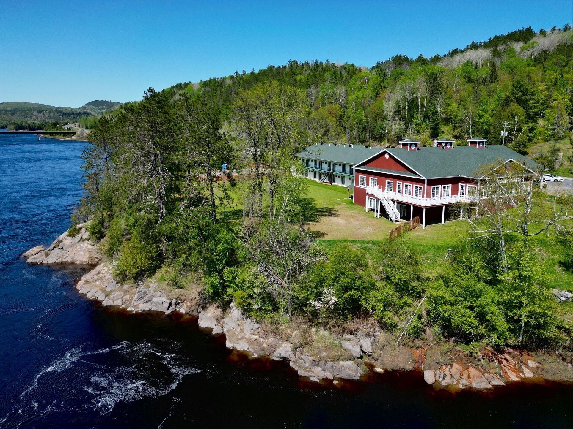 Varios Hotel Marineau Mattawin