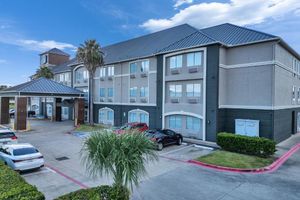 Alojamiento - Platinum Inn & Suites Webster