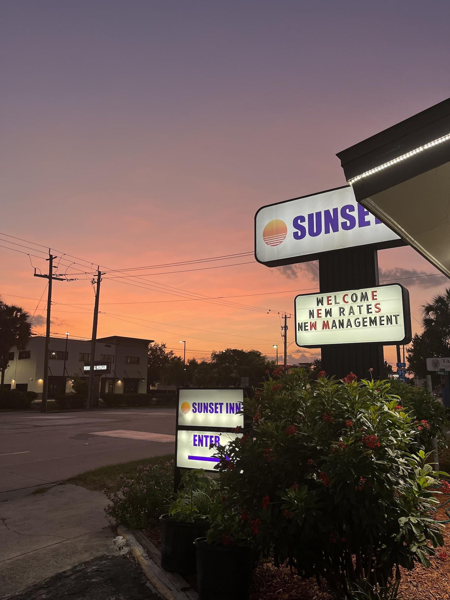 Varios Sunset Inn