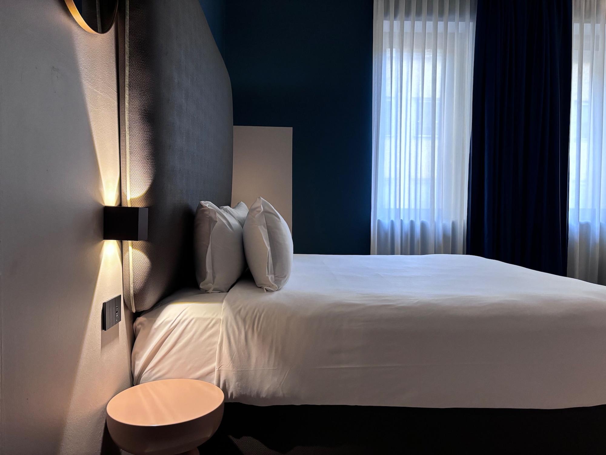 Varios AV Hotel Milano