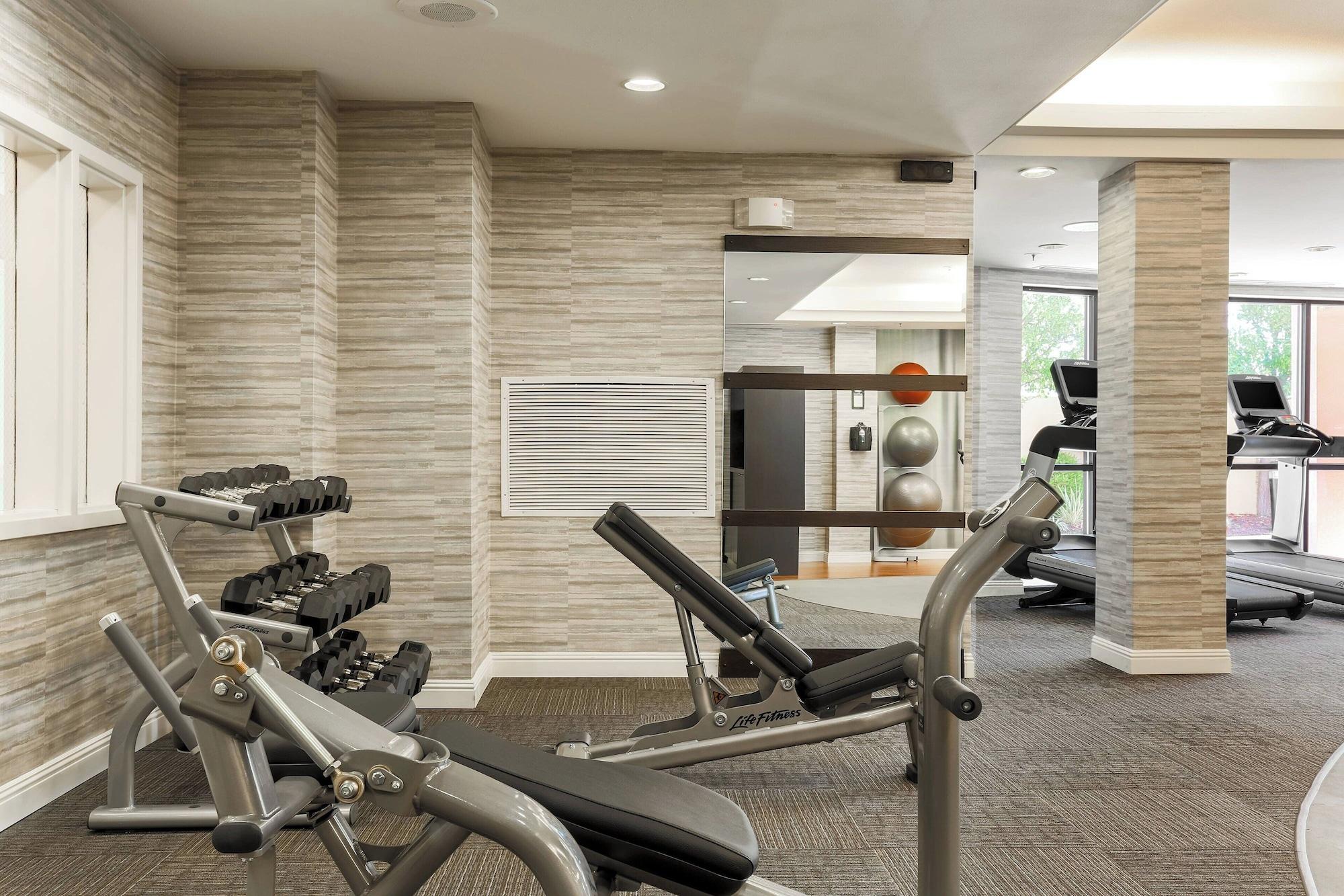 Gimnasio Courtyard Roseville Galleria Mall/Creekside Ridge Drive