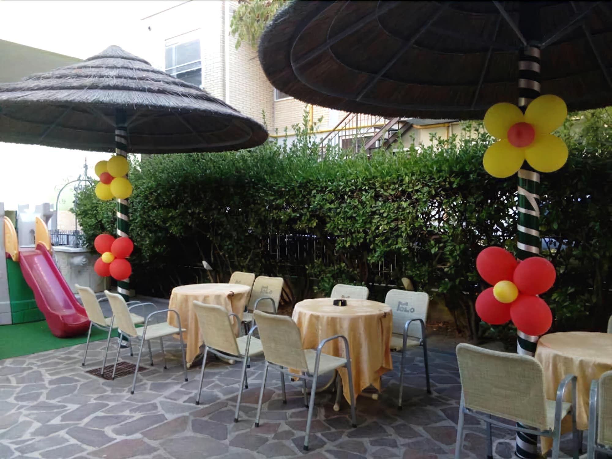 Vista Exterior Hotel Elis