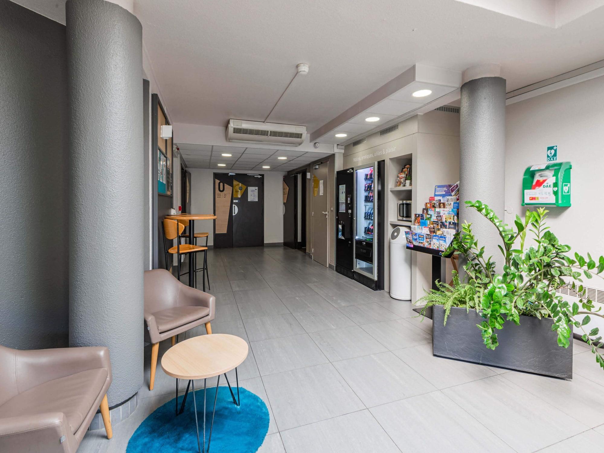 Vista Lobby B&B HOTEL Strasbourg Sud Ostwald