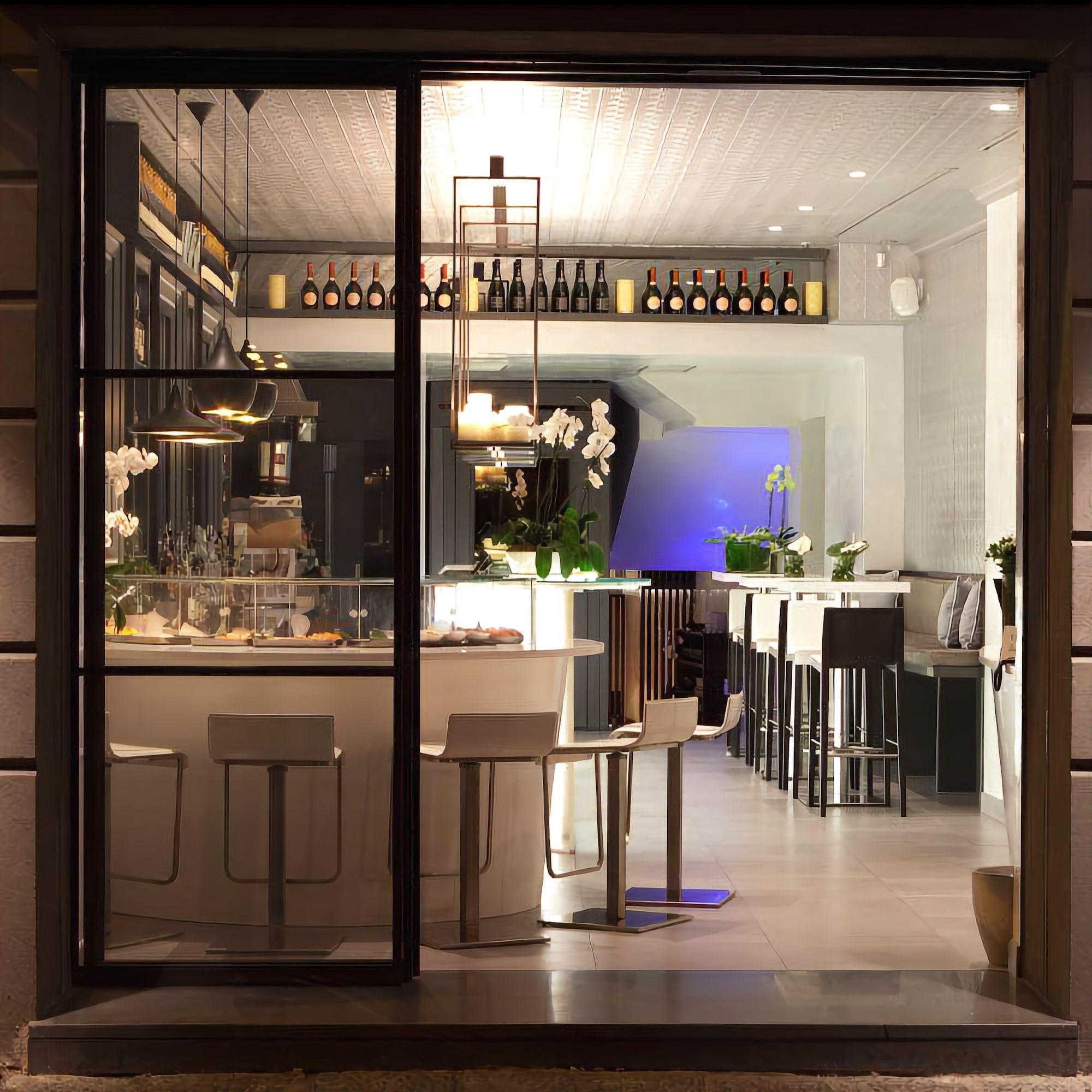 Bar/Salón Cubo Apartments