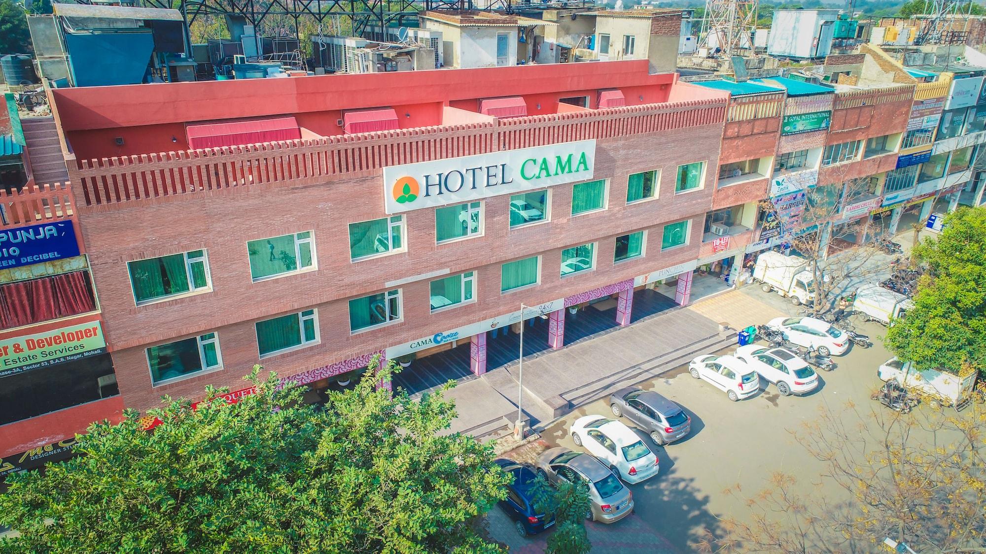 Vista Exterior Hotel Cama