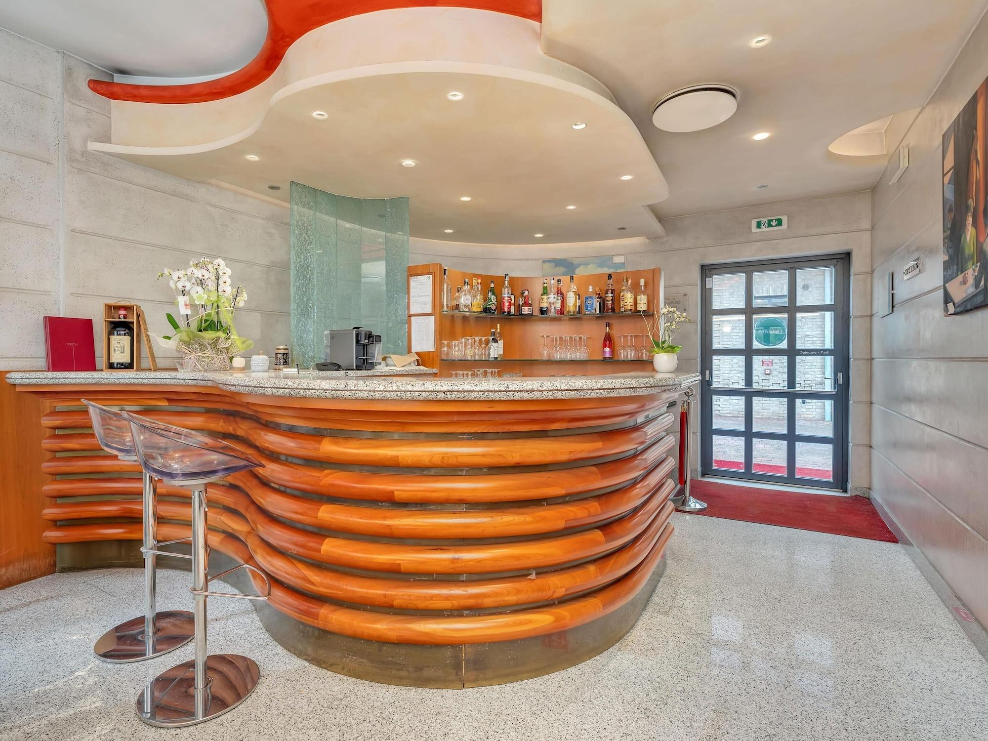 Bar/Salón B&B Hotel Prestige Ornago