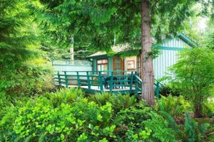 Alojamiento - April Point Resort