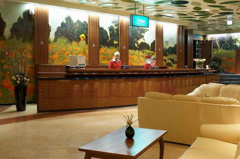 Vista Lobby Park Casino & Hotel