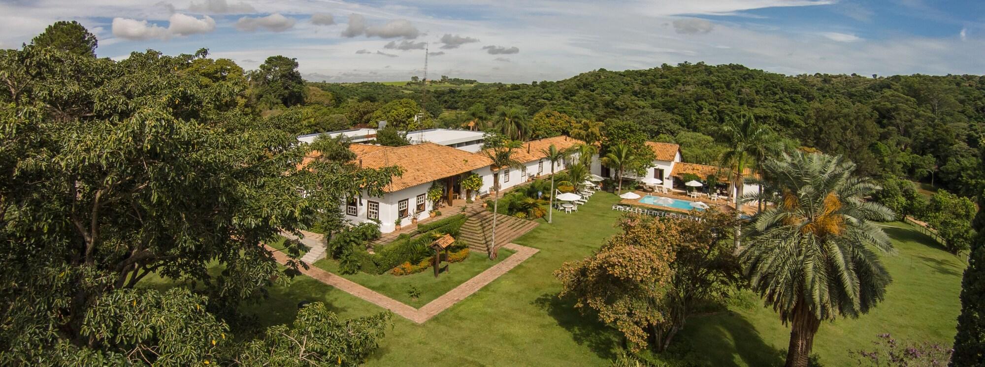 Vista da fachada Hotel Fazenda Capoava