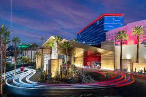 Paquete - Virgin Hotel Las Vegas, Curio Collection by Hilton