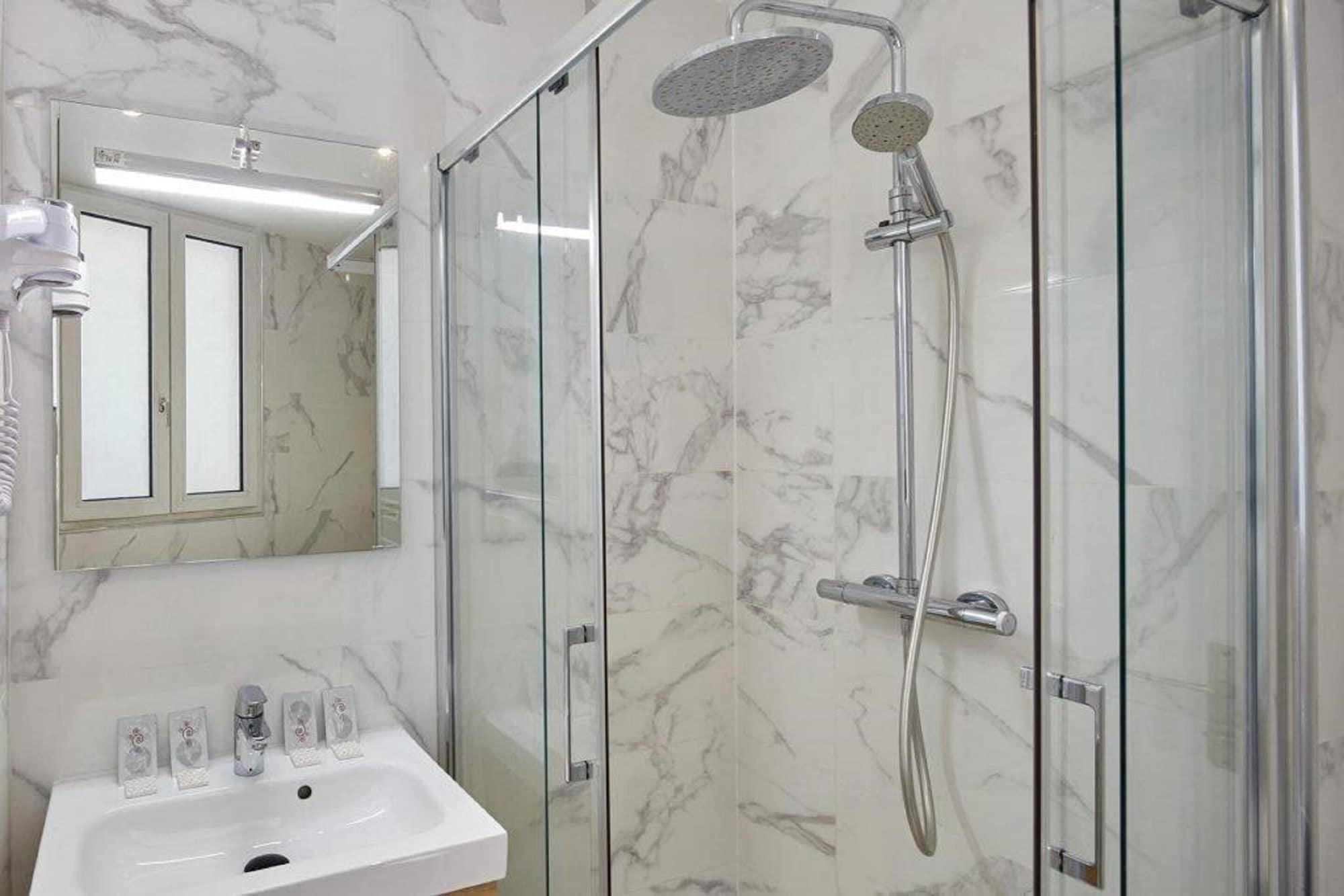 Equipamiento de Habitación Grand Hotel Nouvel Opera