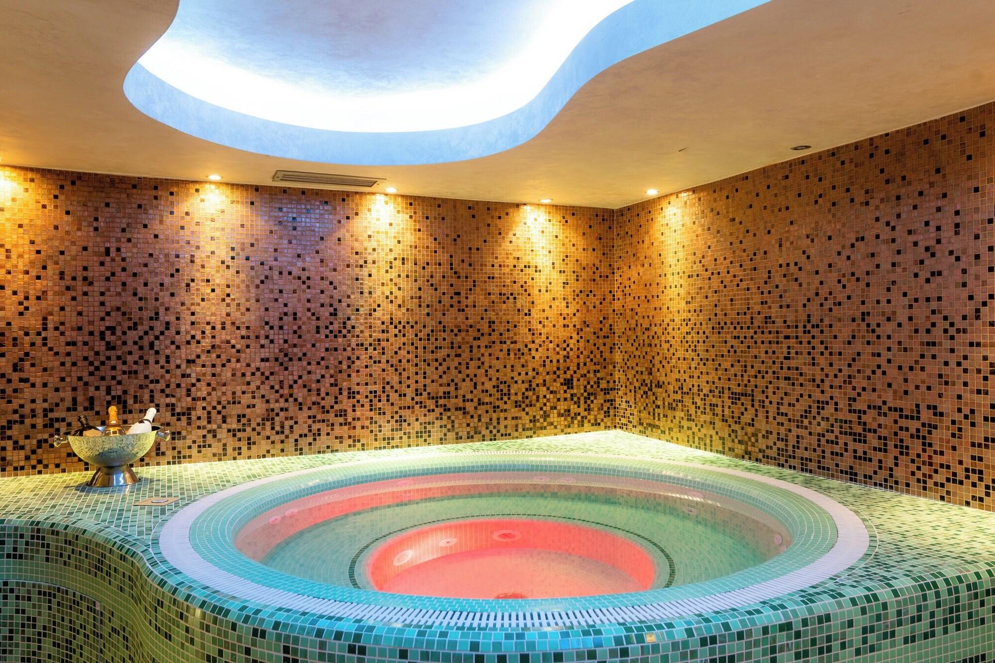 Vista Piscina Olympic Apartments Wellness & Spa