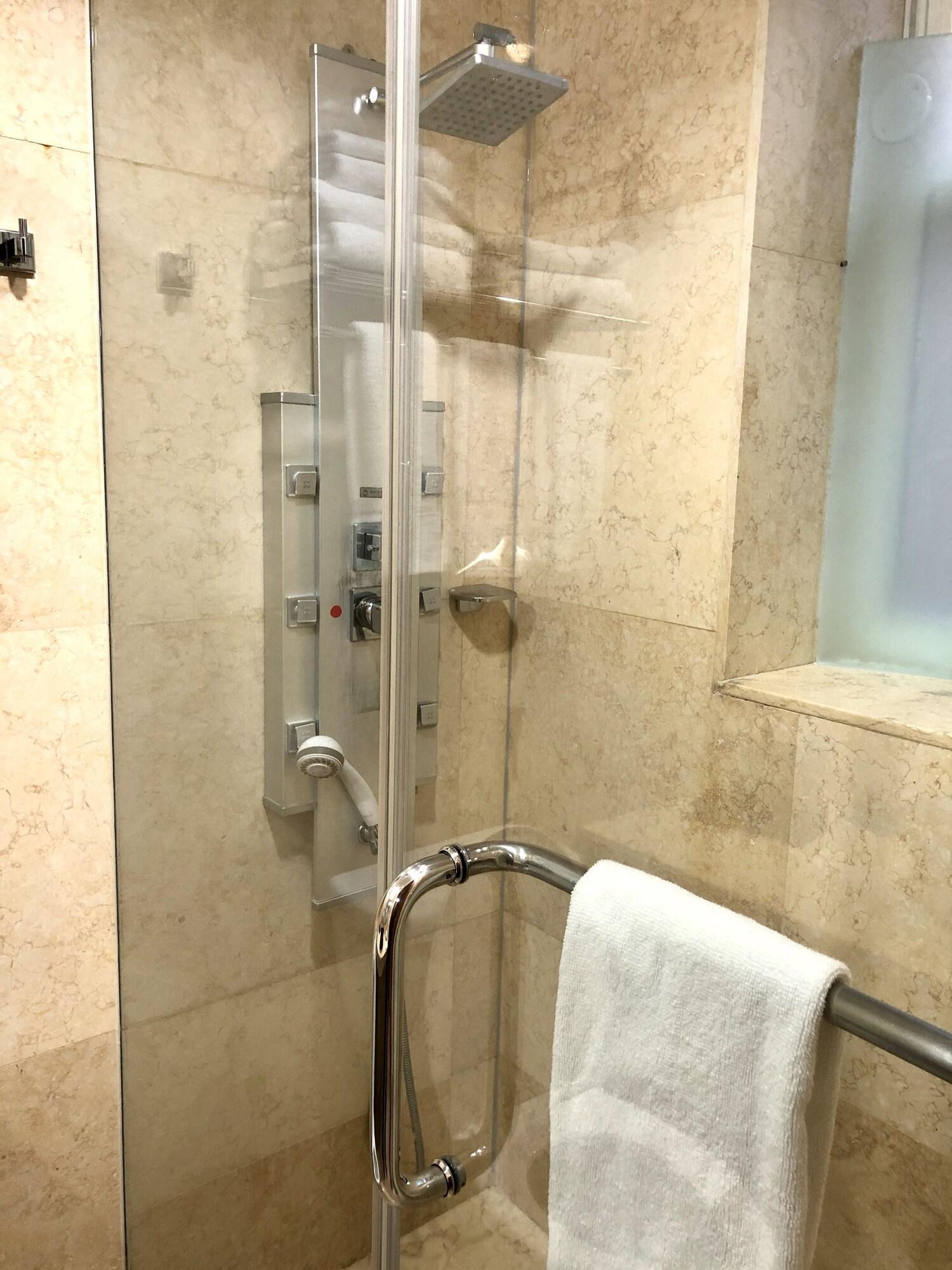 Equipamiento de Habitación The Eldon Luxury Suites