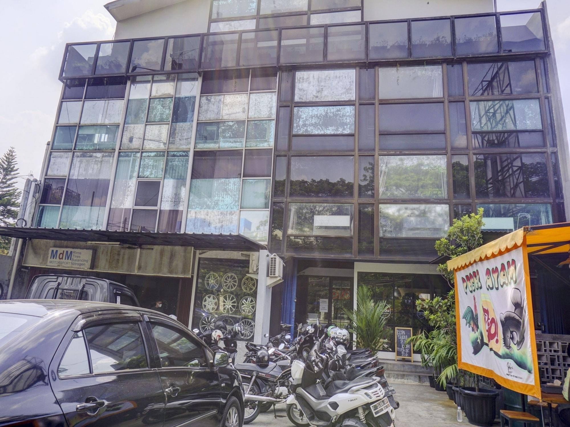 Vista Exterior OYO 1805 Fatmawati Mansion Syariah