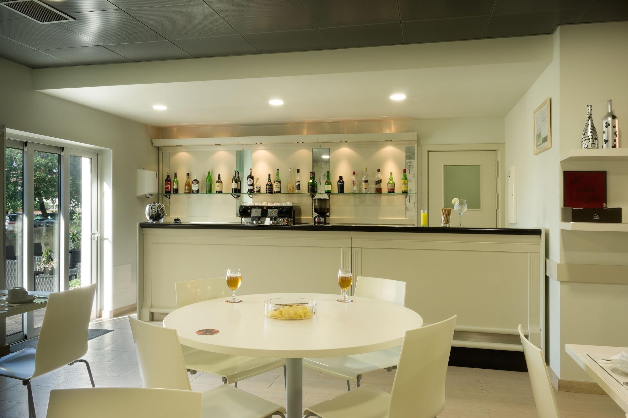 Bar/Salón Cova da Iria