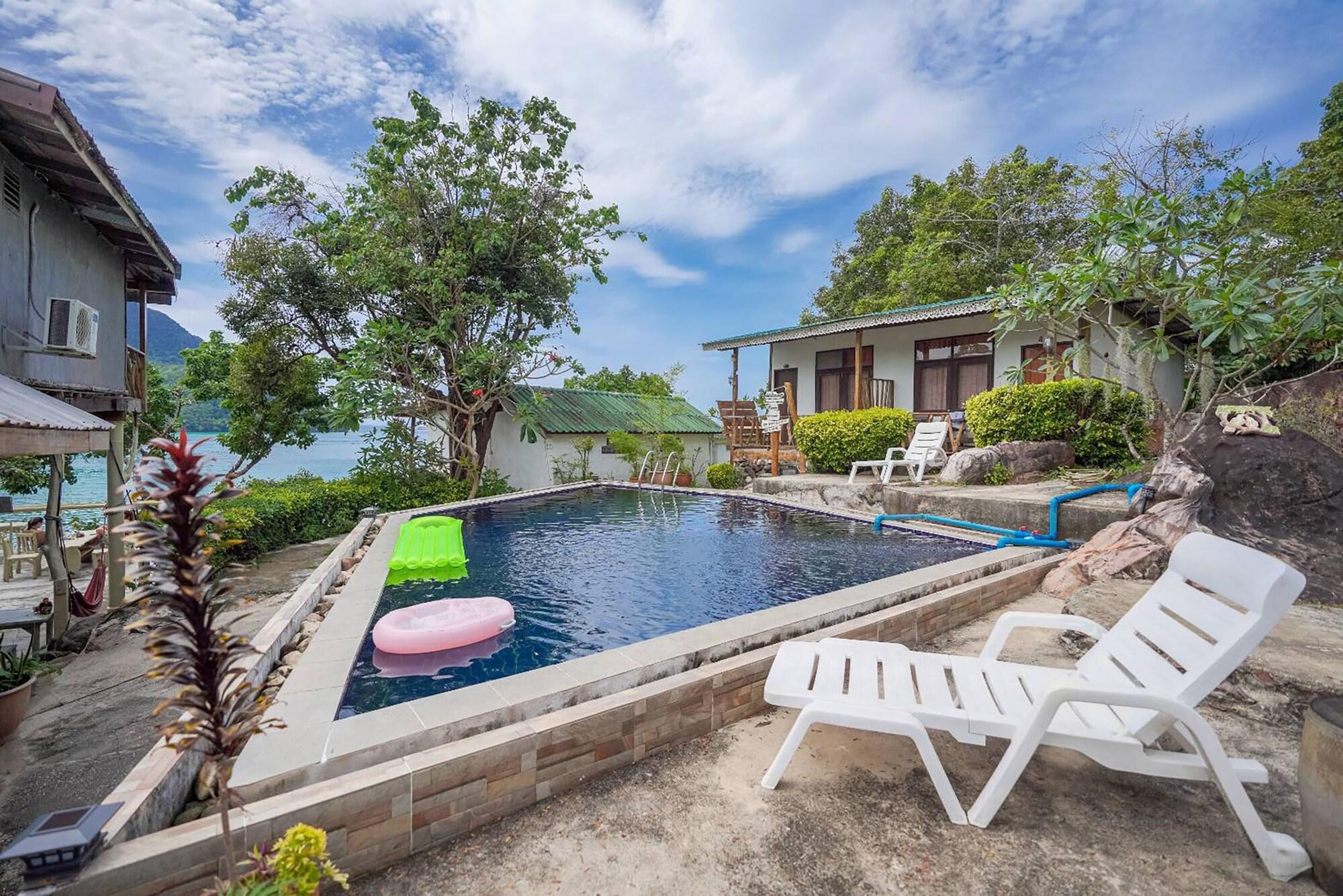 Vista Piscina Phi Phi Cozy Seafront Resort