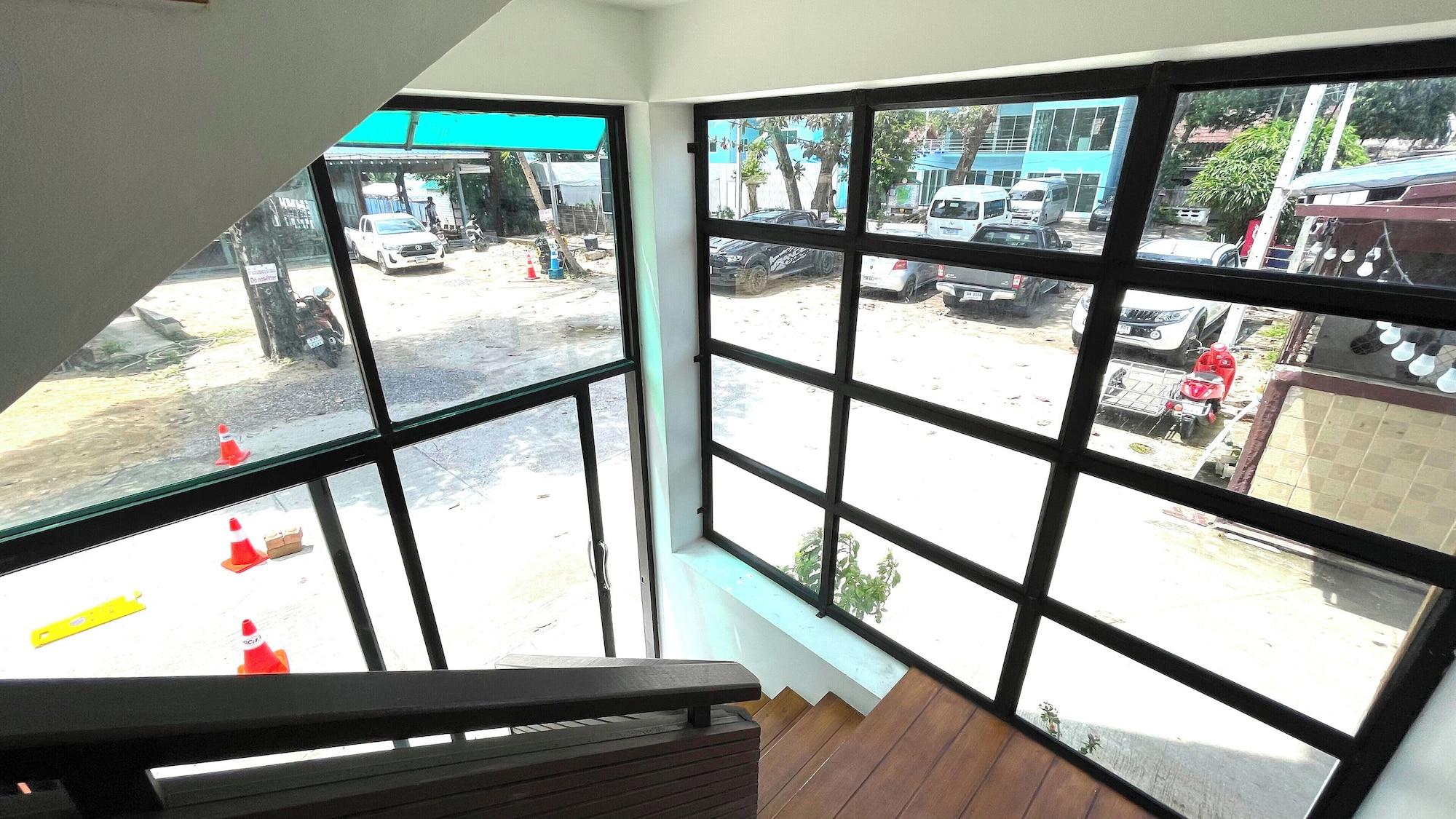 Vista Exterior Rockstar Beach Apartments