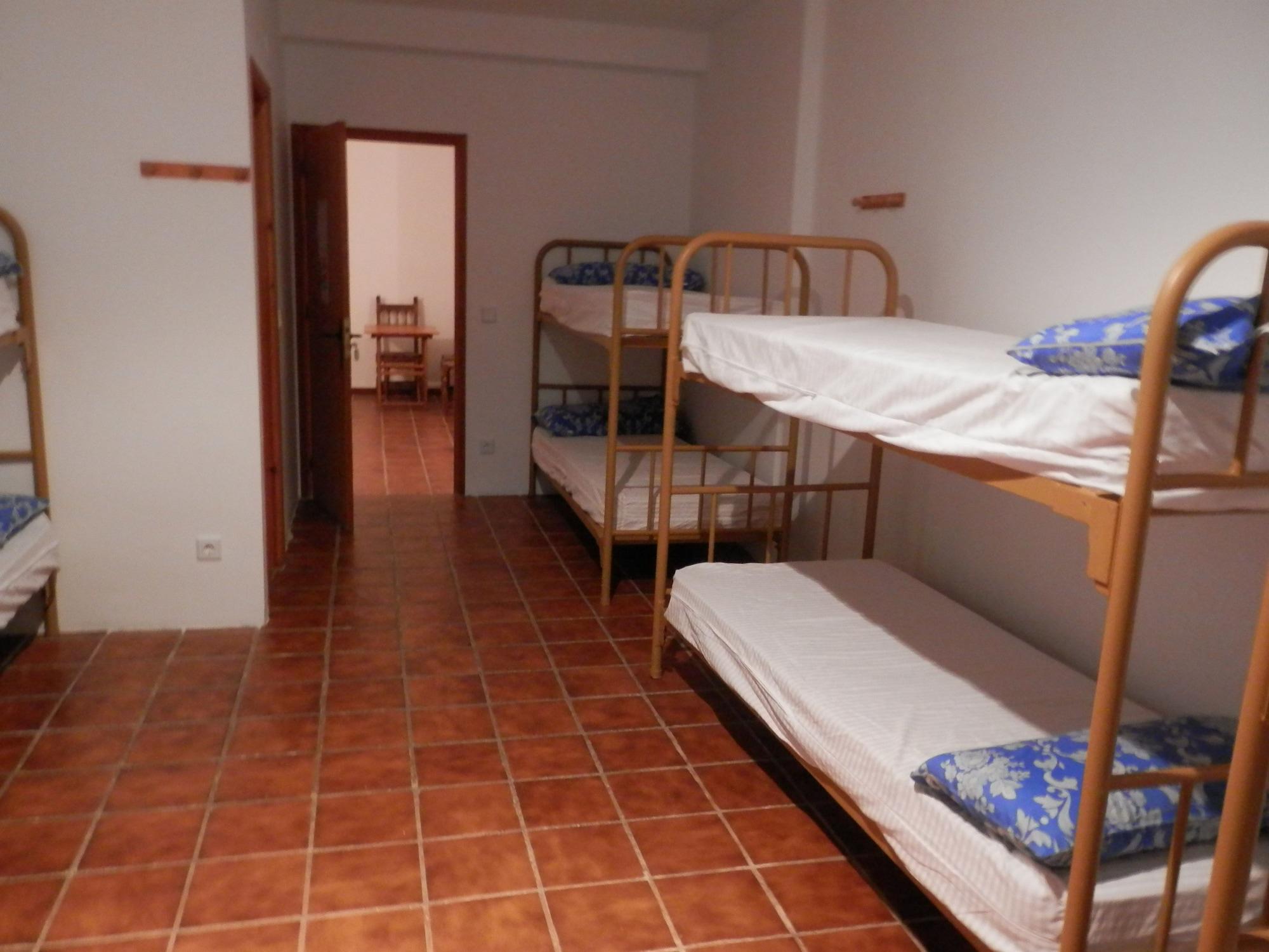 Habitación Albergue Restaurante Salto de Bierge - Hostel