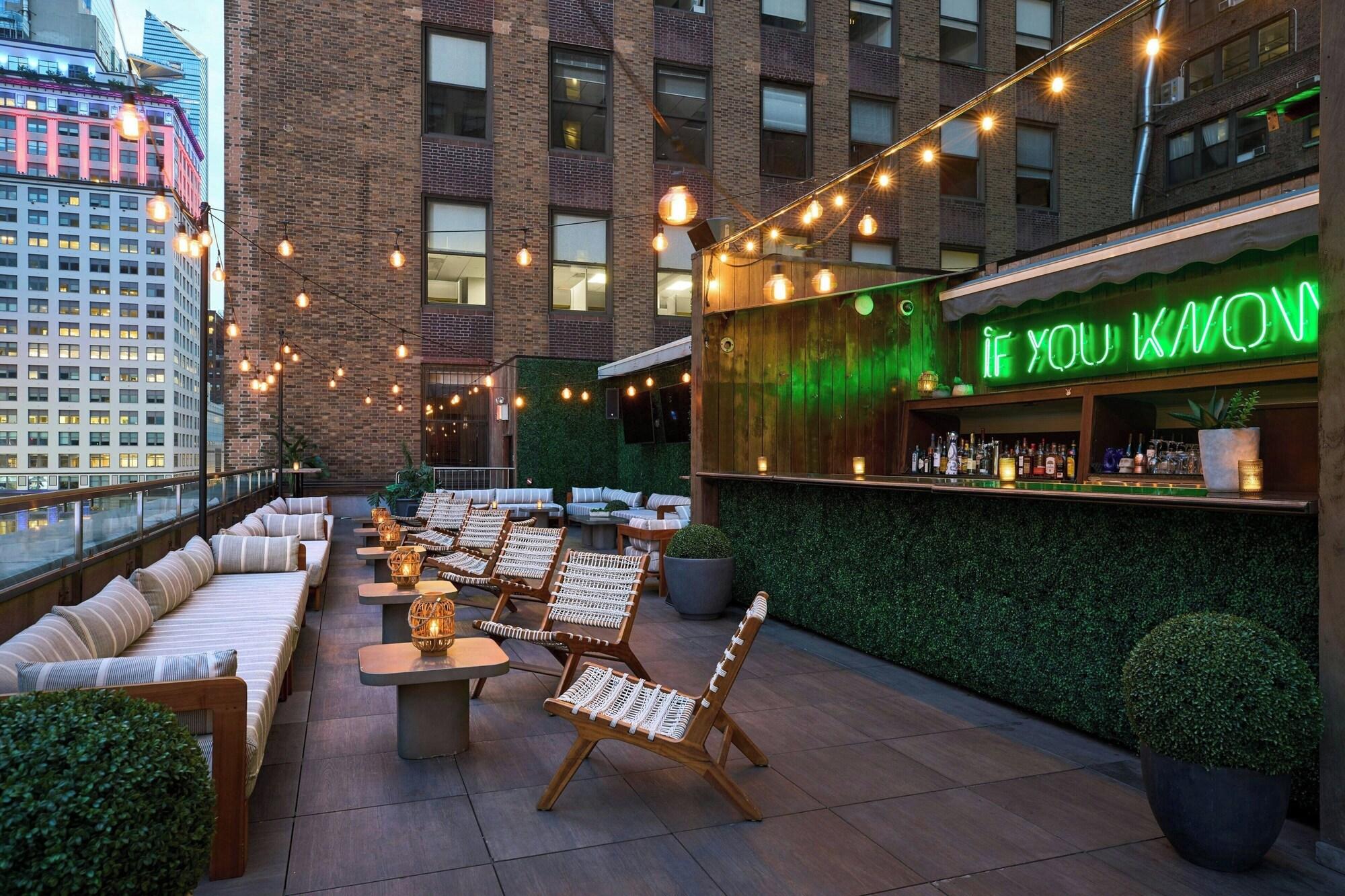Restaurant Renaissance New York Midtown Hotel