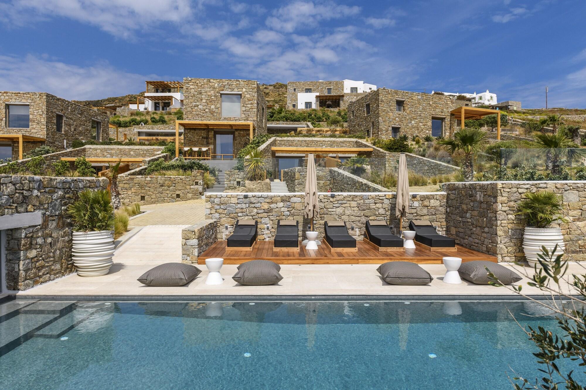 Vista Exterior Panormos Bay Suites