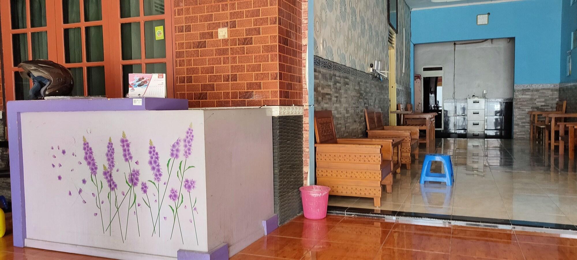Vista Lobby Hotel Keluarga Mekar Jaya Syariah Near UNS Solo