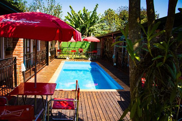 Vista Piscina Montes Hostería & Bar Café