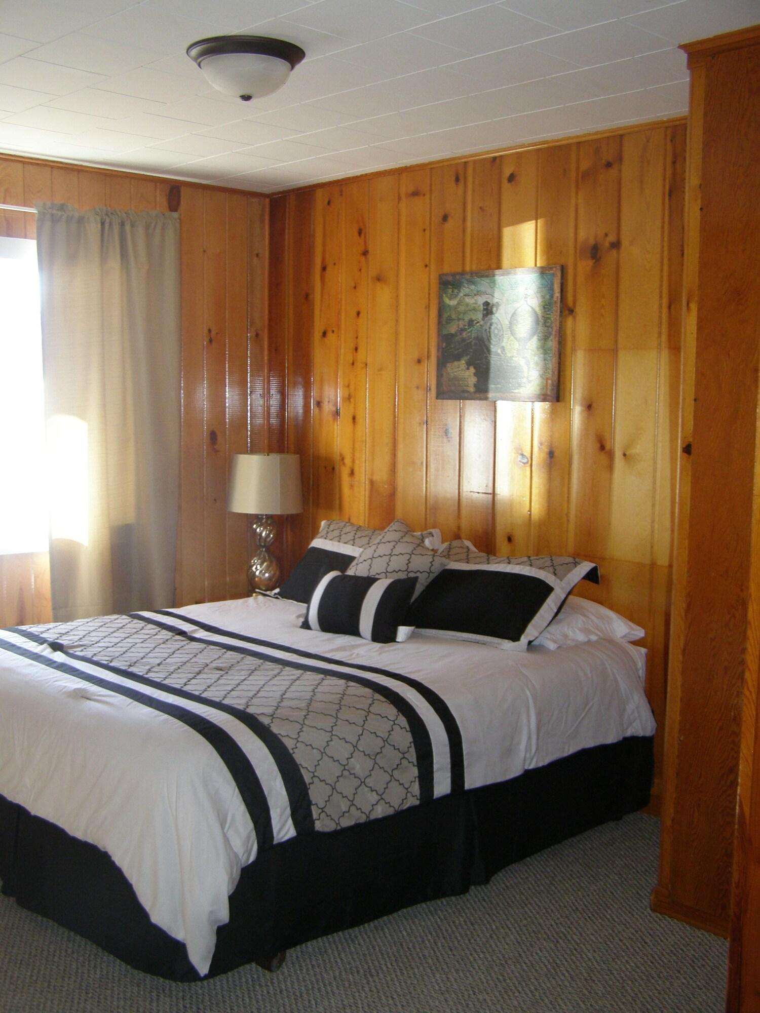 Varios Mystic Valley Inn