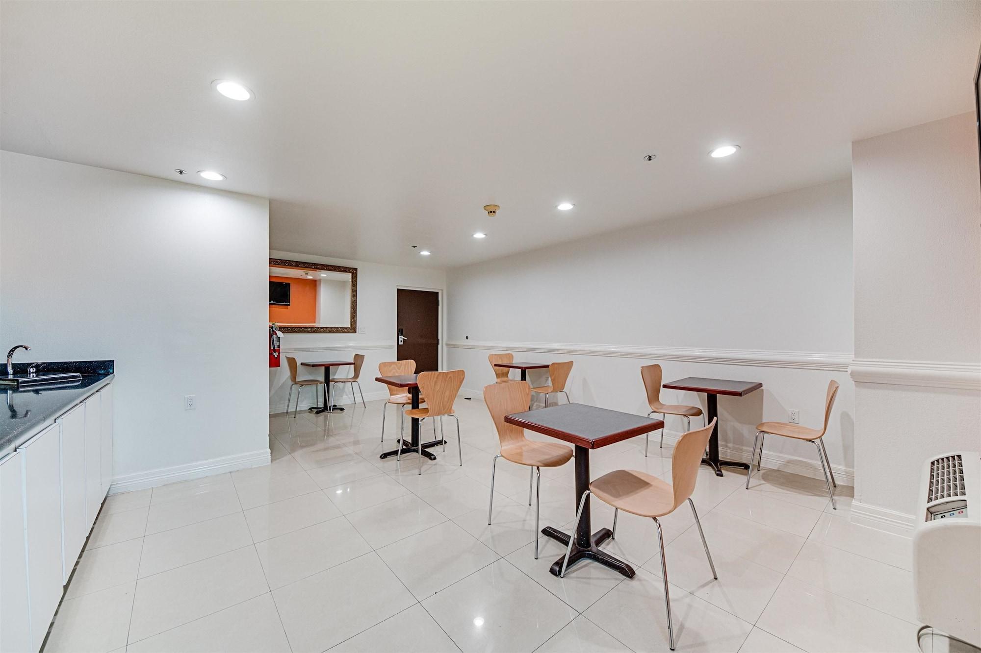 Vista Lobby Motel 6 McAllen, TX - East