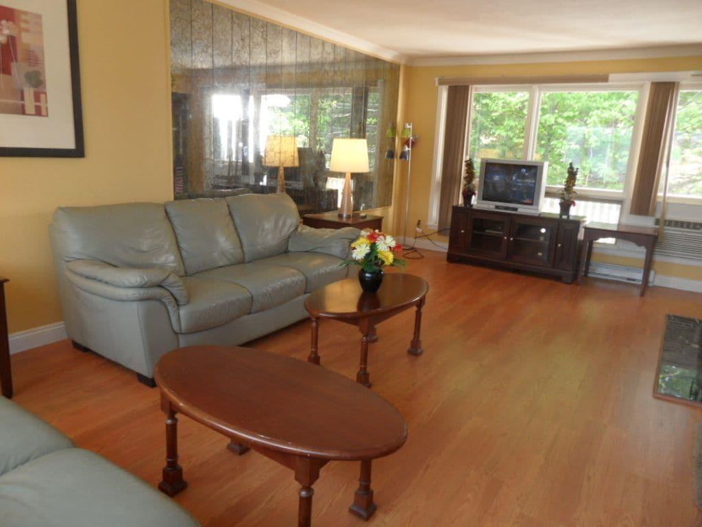 Vista Lobby Pinebrook Motel
