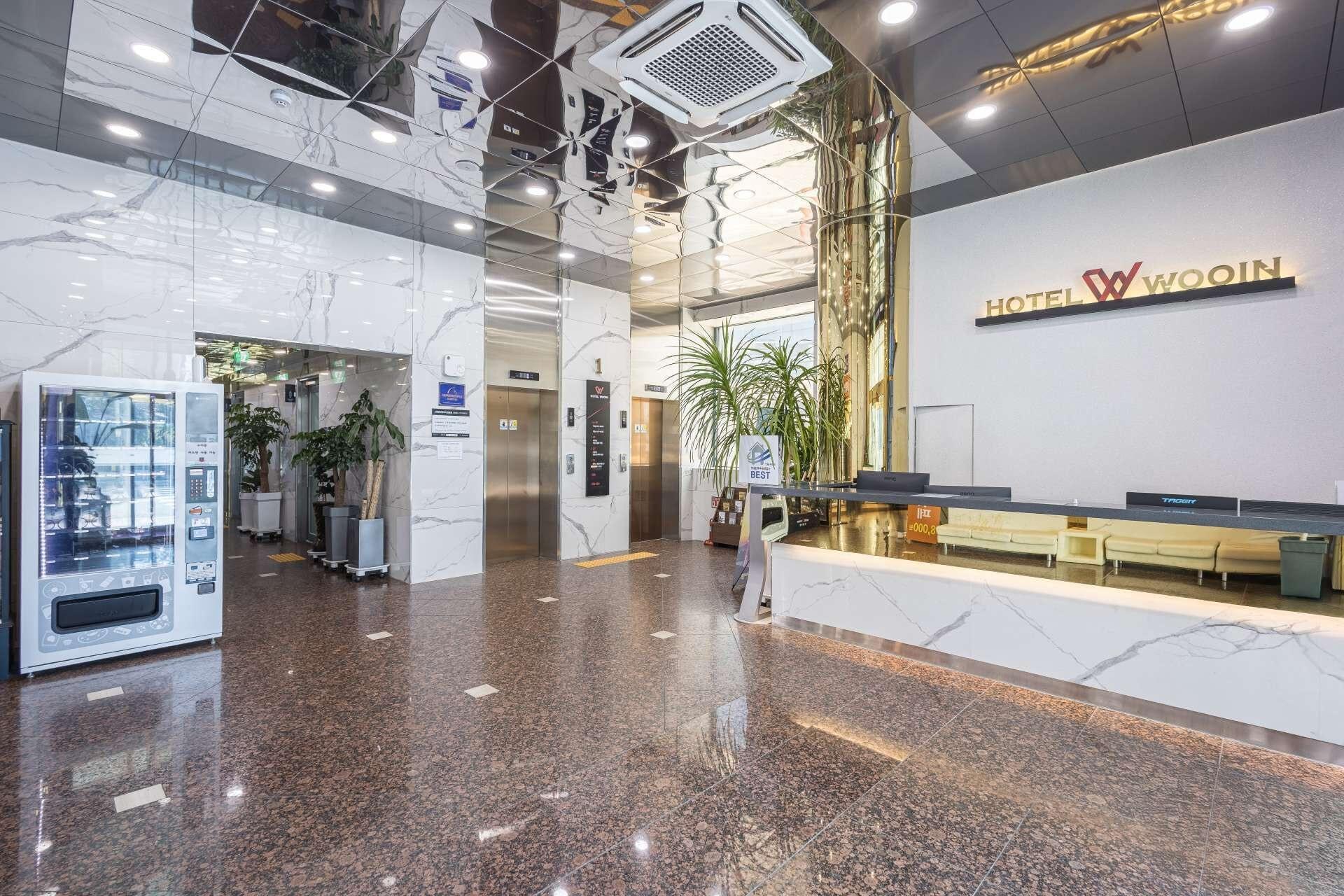 Vista Lobby Hotel Wooin