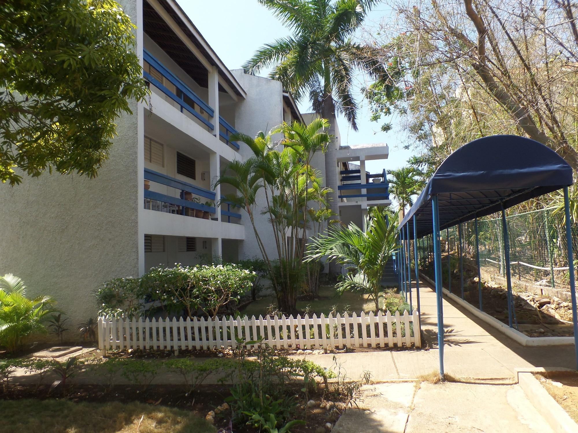 Vista Exterior Garden Beach Studios at Montego Bay Club