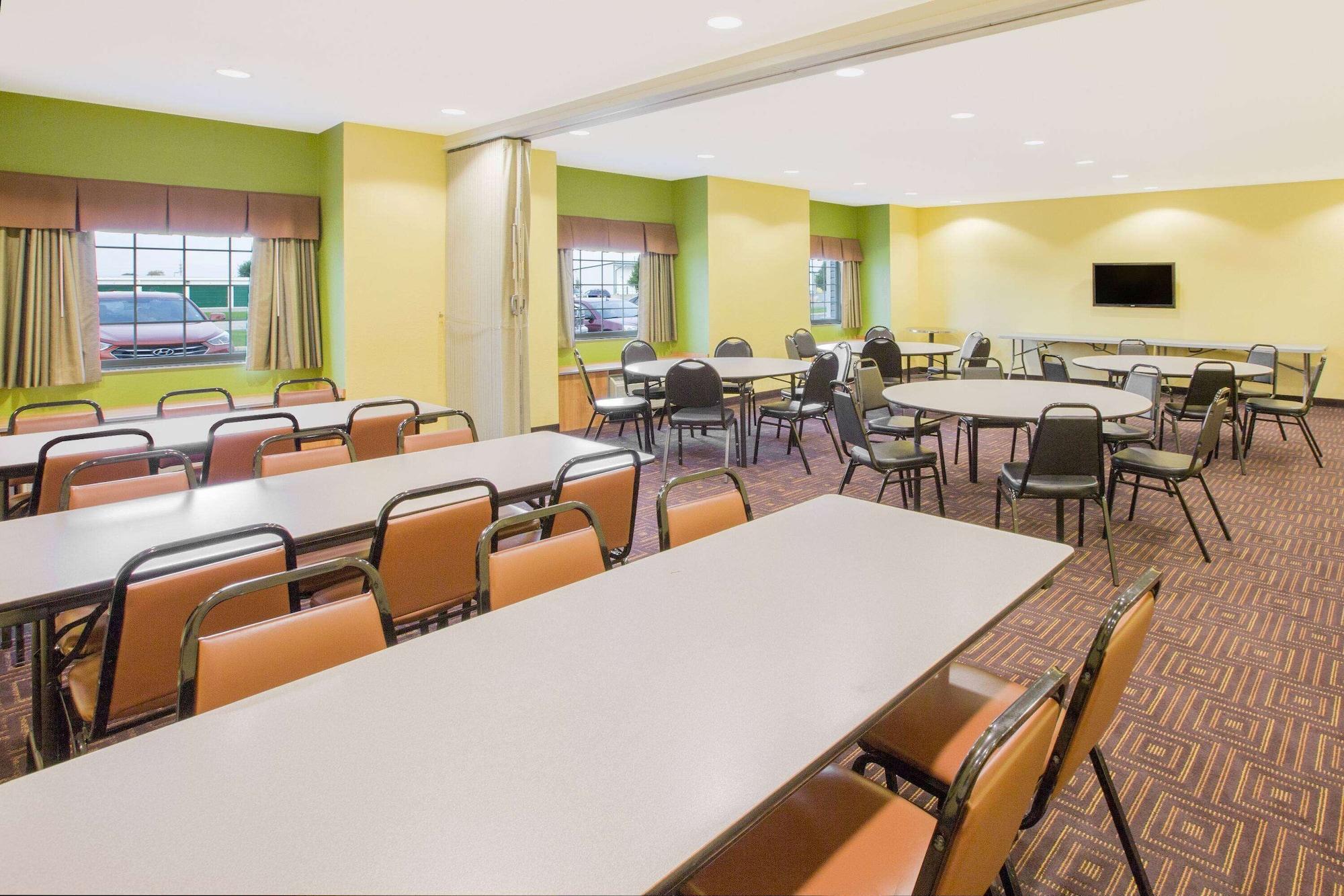 Sala de Reuniones Microtel Inn & Suites by Wyndham Delphos