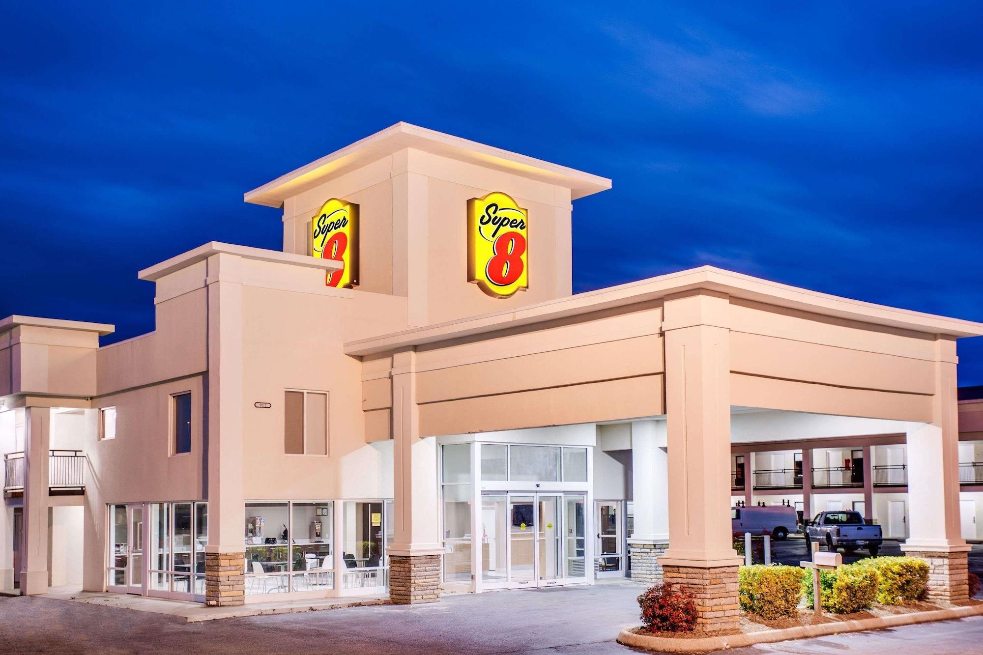 Vista Exterior Super 8 by Wyndham Dalton
