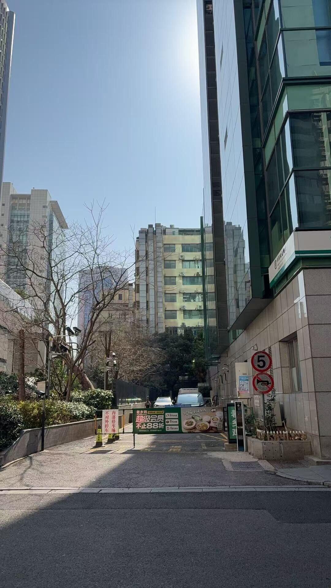 Varios Tech-X apartment hotel