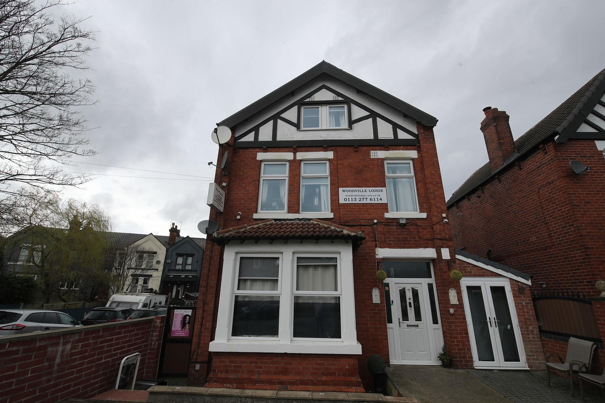 Varios Woodville Lodge Leeds Free Parking Direct Bus to City Centre