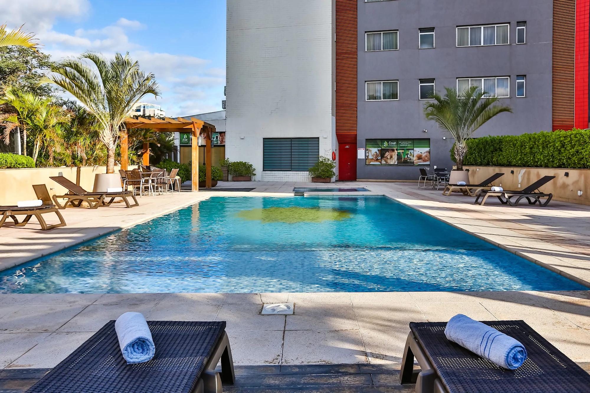 Vista Piscina Wyndham Golden Foz Suites
