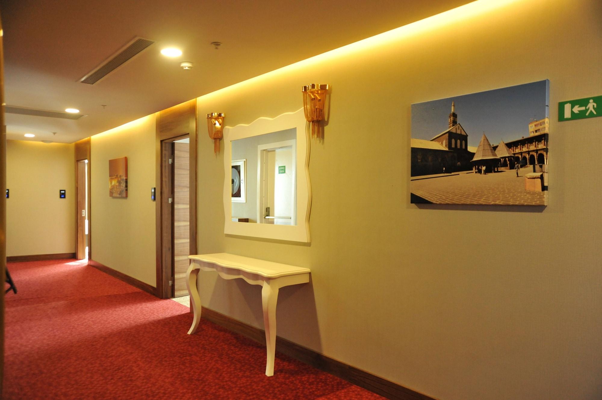 Varios Asuris Hotel