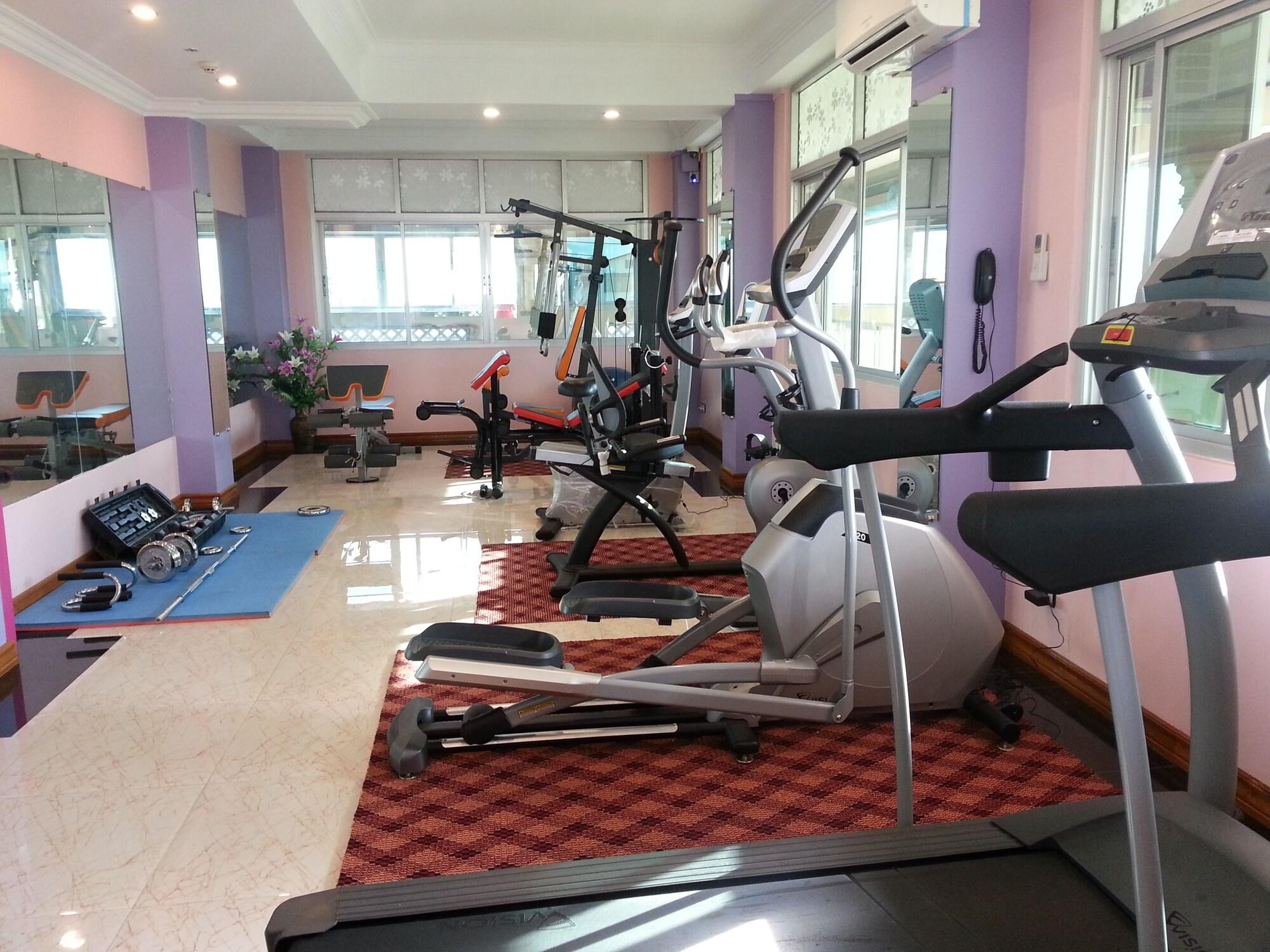 Gimnasio Grand Laurel Hotel
