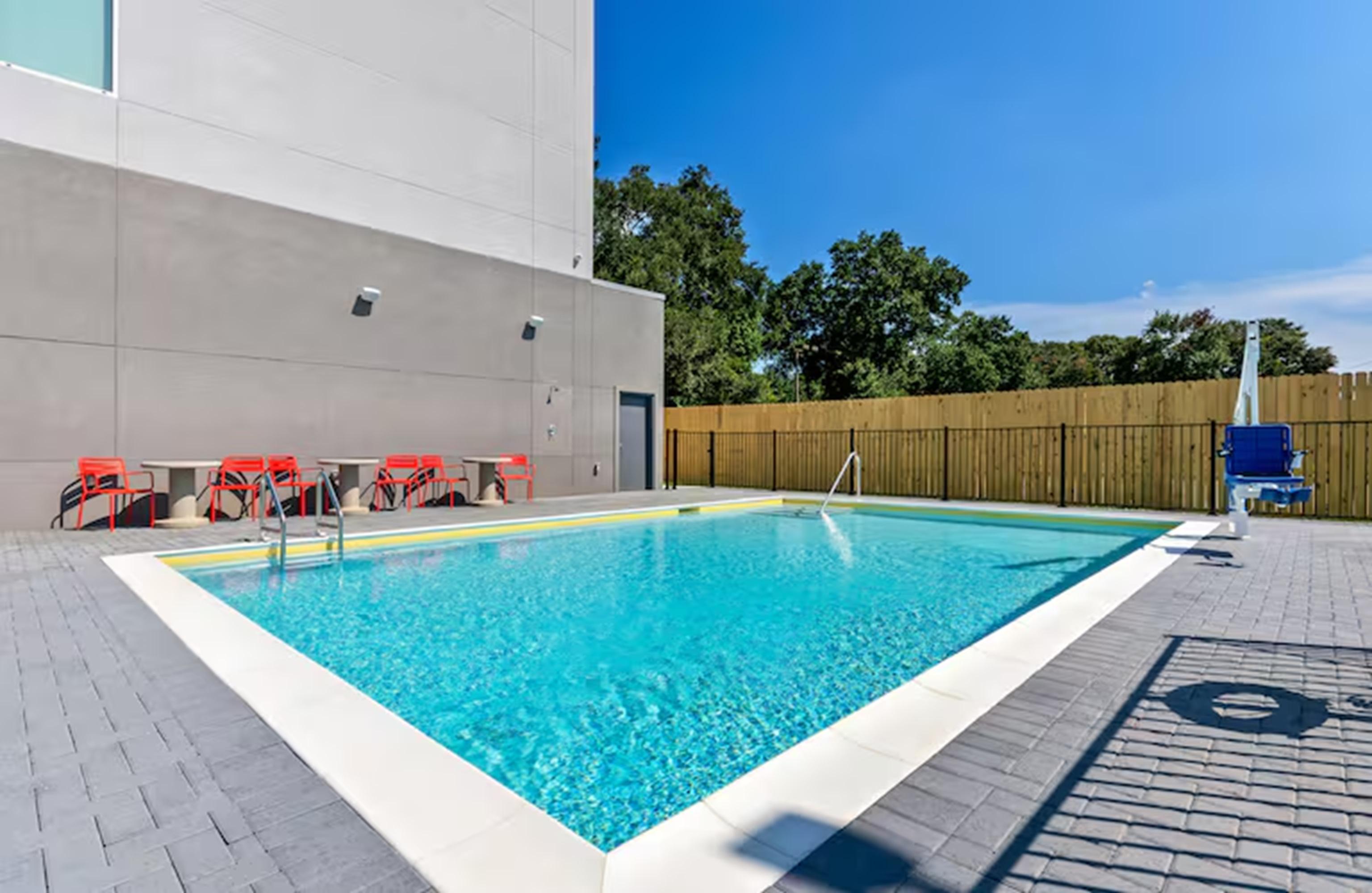 Vista Piscina Tru By Hilton Pensacola I-10 North Davis Highway