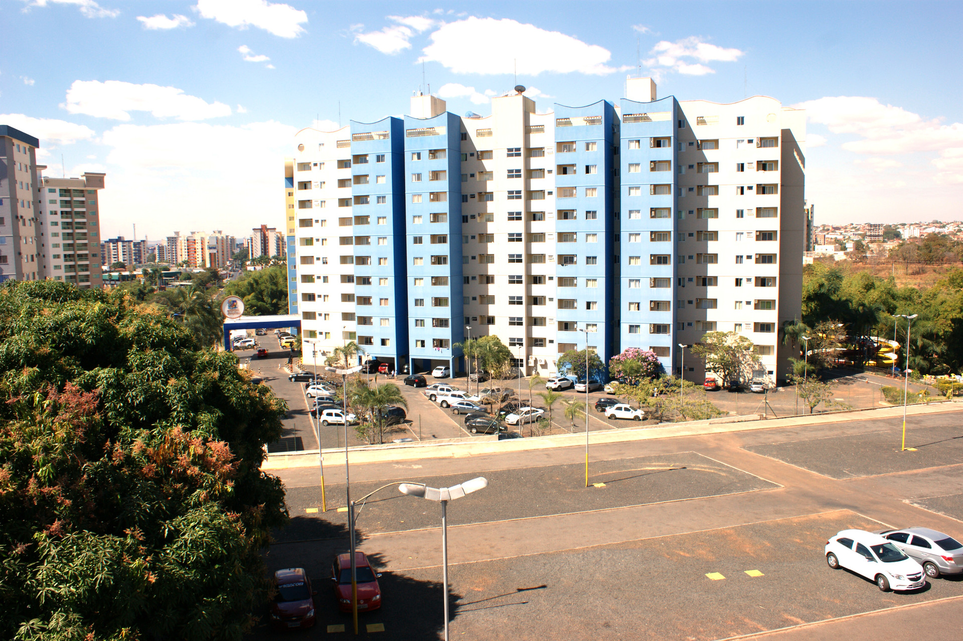 Vista Exterior Flats H Master Golden