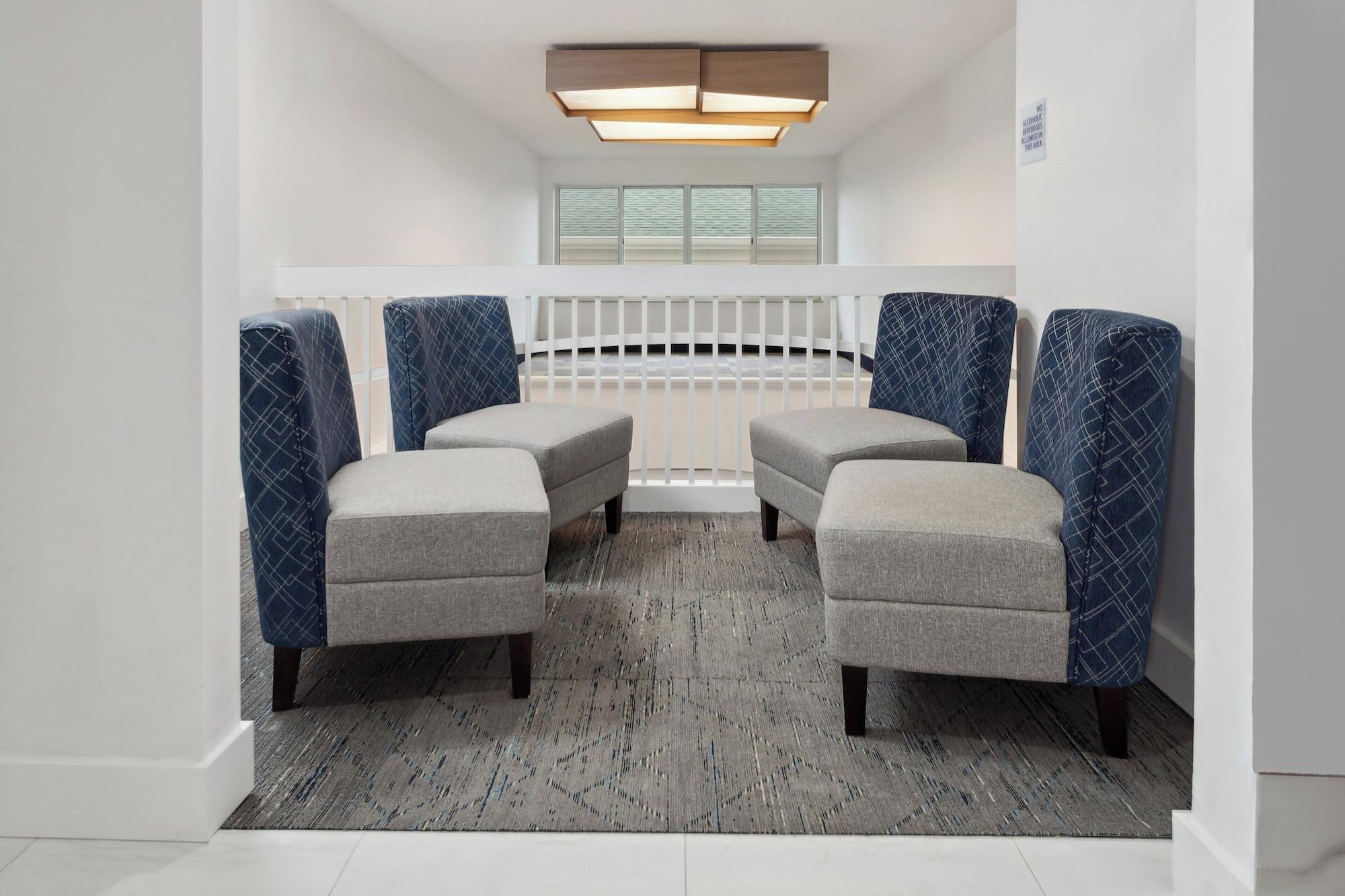 Vista Exterior Holiday Inn Express & Suites Pekin (Peoria Area) by IHG