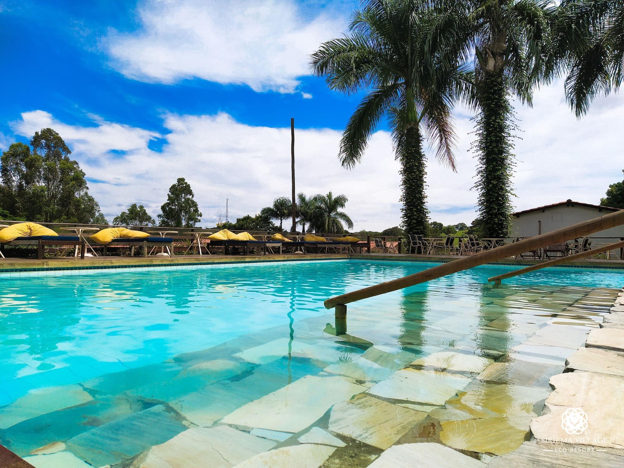 Vista Exterior Senior Village Eco Resort (Siriema)