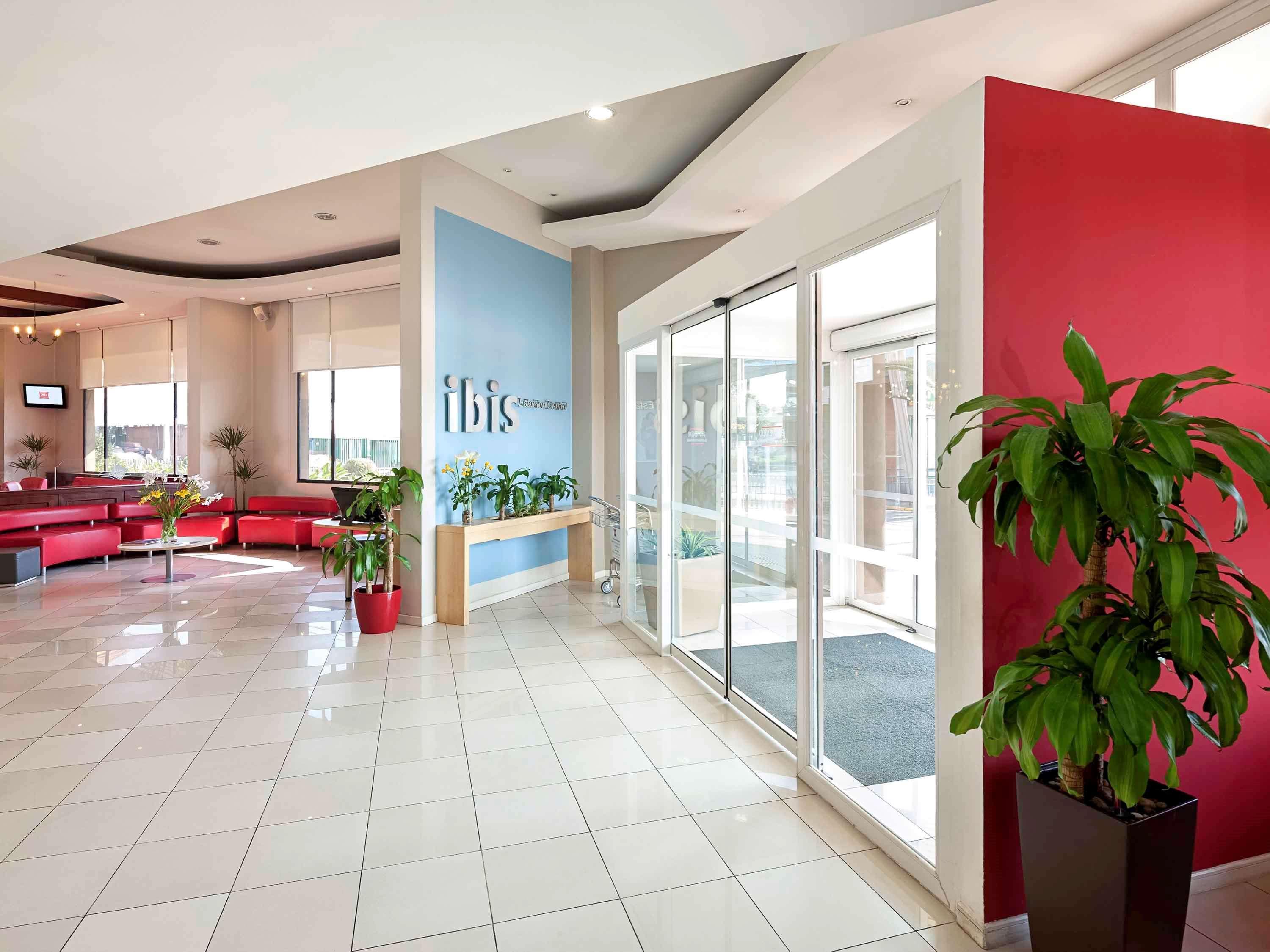 Vista Lobby ibis Santiago Estación Central