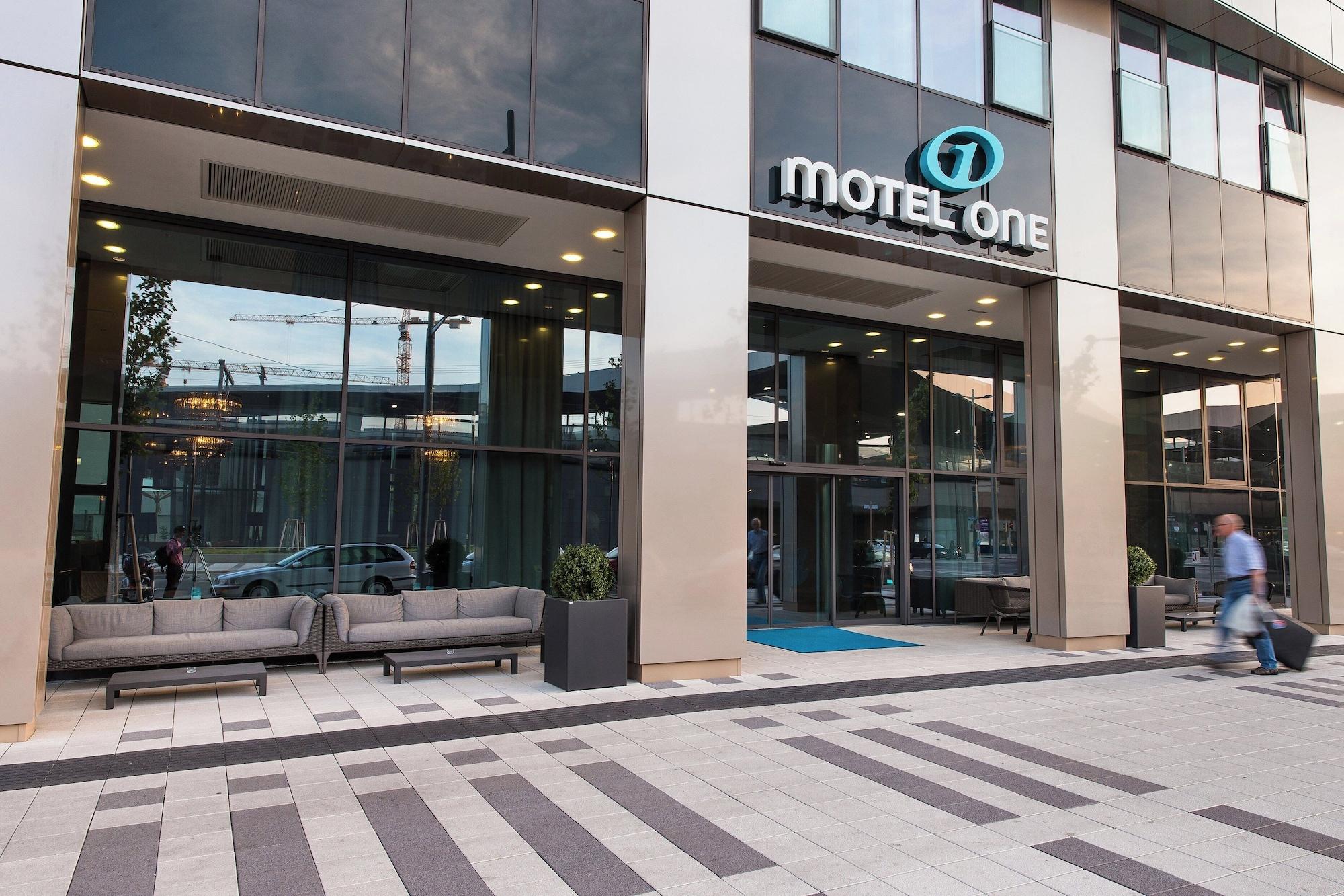 Vista Exterior Motel One Vienna Central Station