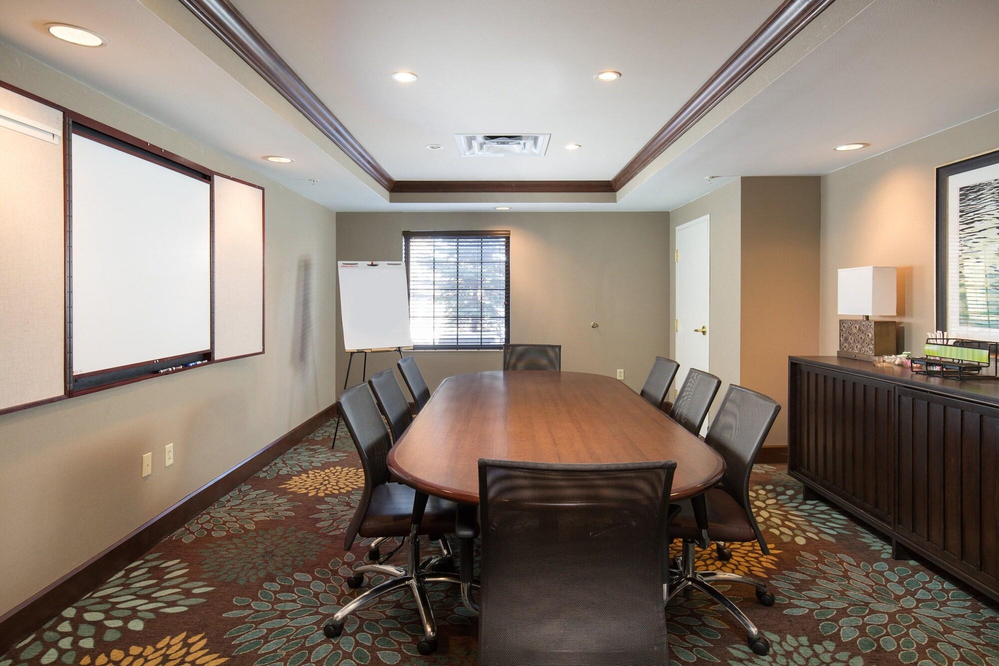 Sala de Reuniones Staybridge Suites Toledo - Maumee by IHG